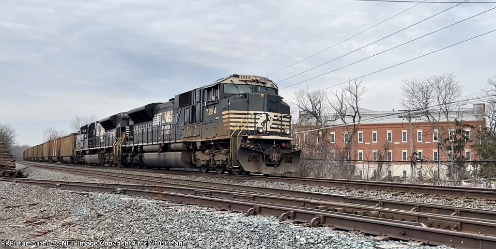 NS 7295 & 7284 shove hard against the heavy load.